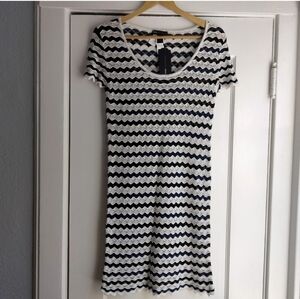 Mango NWT Wavy Knit Short Sleeve Crochet Dress Women's Size M Chevron Zigzag